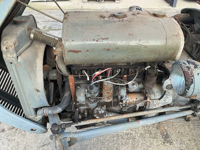Massey-ferguson te20 oldtimer tractor - afbeelding 11 van  24