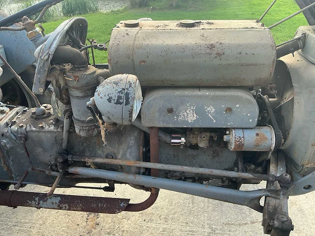 Massey-ferguson te20 oldtimer tractor - afbeelding 15 van  24