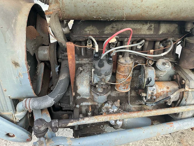 Massey-ferguson te20 oldtimer tractor - afbeelding 13 van  24