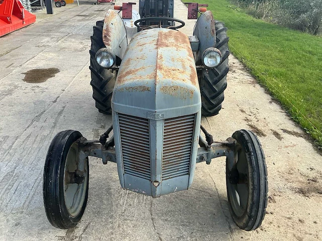 Massey-ferguson te20 oldtimer tractor - afbeelding 23 van  24
