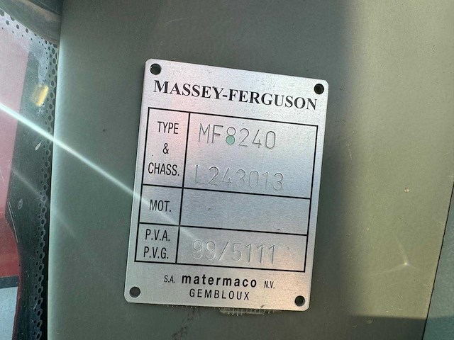 Massey fergusson - mf8240 - 4-wheel drive tractor - 2002 - afbeelding 10 van  18