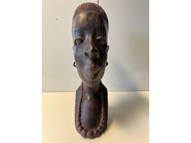 Massief beeld met inscriptie - afbeelding 1 van  5