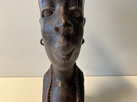 Massief beeld met inscriptie - afbeelding 1 van  5