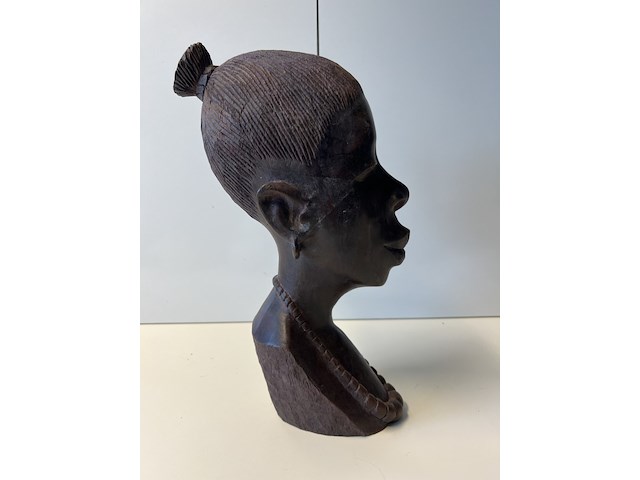 Massief beeld met inscriptie - afbeelding 2 van  5