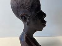 Massief beeld met inscriptie - afbeelding 2 van  5