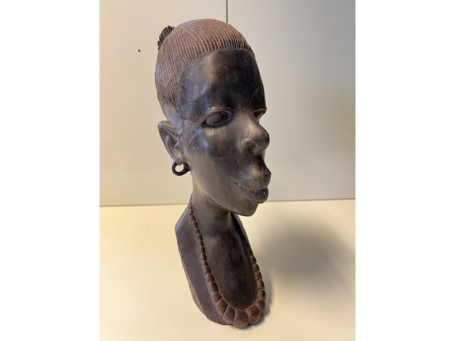 Massief beeld met inscriptie - afbeelding 5 van  5