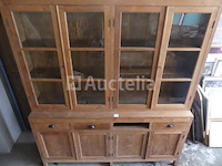 Massief houten dressoir met vitrine