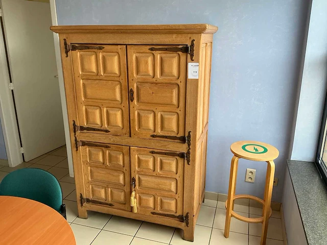 Massief houten kast - afbeelding 1 van  10