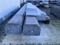 Massieve portiek in belgische blauwe hardsteen - afbeelding 2 van  5