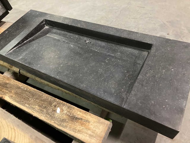 Massieve spoelbak in belgische blauwe steen rechthoekig - afbeelding 1 van  5