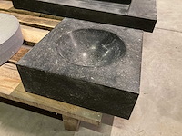 Massieve spoelbak in belgische blauwe steen vierkant - afbeelding 1 van  6