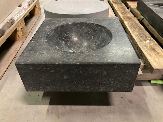 Massieve spoelbak in belgische blauwe steen vierkant - afbeelding 4 van  6