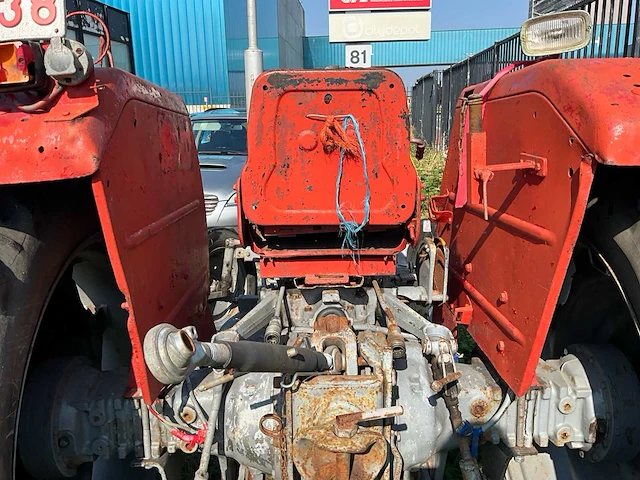 Massy oldtimer tractor - afbeelding 33 van  36