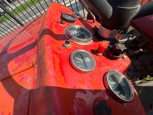 Massy oldtimer tractor - afbeelding 23 van  36