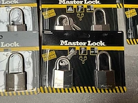 Master lock hangslot 2-pack geschikt voor boten, buitenboordmotoren, boot huizen (11x) - afbeelding 2 van  4