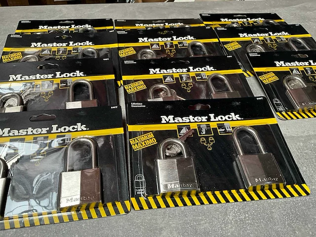Master lock hangslot 2-pack geschikt voor boten, buitenboordmotoren, boot huizen (11x) - afbeelding 3 van  4