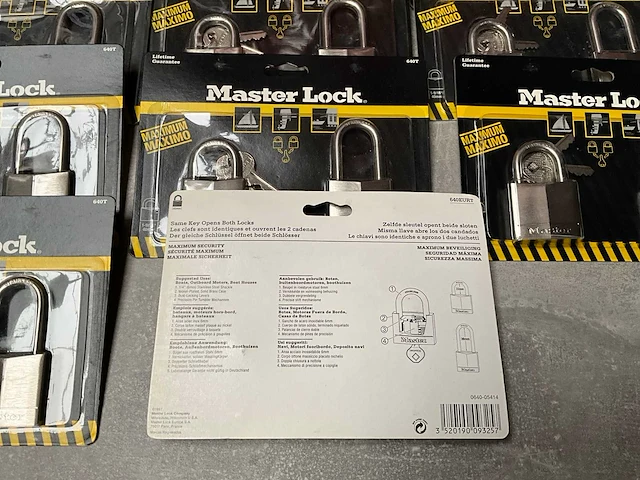 Master lock hangslot 2-pack geschikt voor boten, buitenboordmotoren, boot huizen (11x) - afbeelding 4 van  4