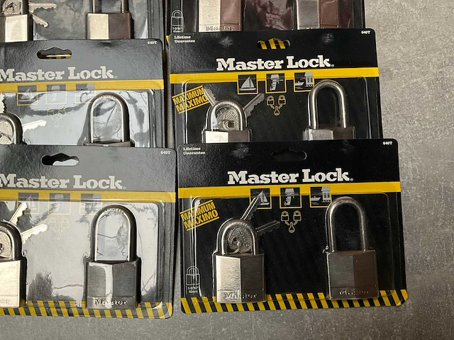 Master lock hangslot 2-pack geschikt voor boten, buitenboordmotoren, boot huizen (12x) - afbeelding 2 van  5