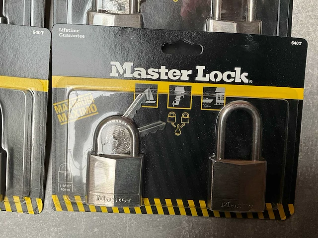 Master lock hangslot 2-pack geschikt voor boten, buitenboordmotoren, boot huizen (12x) - afbeelding 3 van  5