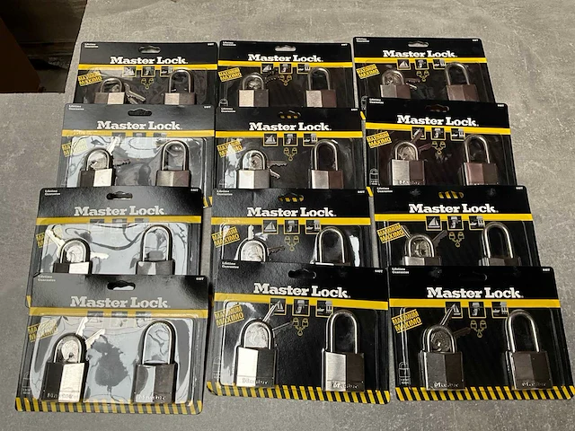 Master lock hangslot 2-pack geschikt voor boten, buitenboordmotoren, boot huizen (12x) - afbeelding 1 van  5