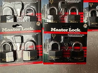 Master lock hangslot 2-pack geschikt voor hokken, poorten etc. (10x) - afbeelding 2 van  4