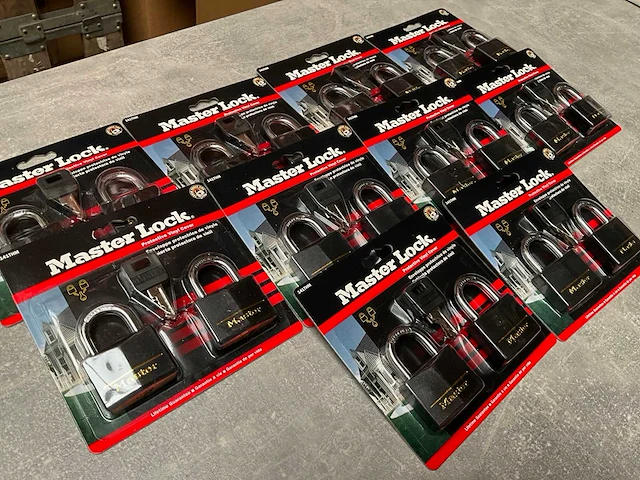Master lock hangslot 2-pack geschikt voor hokken, poorten etc. (10x) - afbeelding 3 van  4