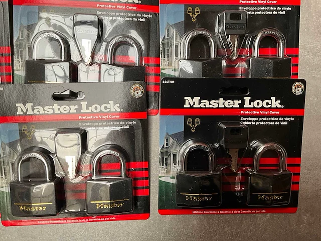 Master lock hangslot 2-pack geschikt voor hokken, poorten etc. (9x) - afbeelding 2 van  4
