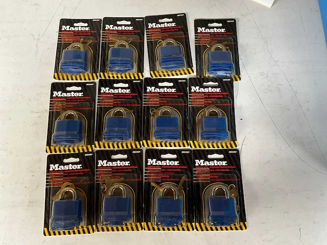 Master lock hangslot blauw (12x) - afbeelding 1 van  3