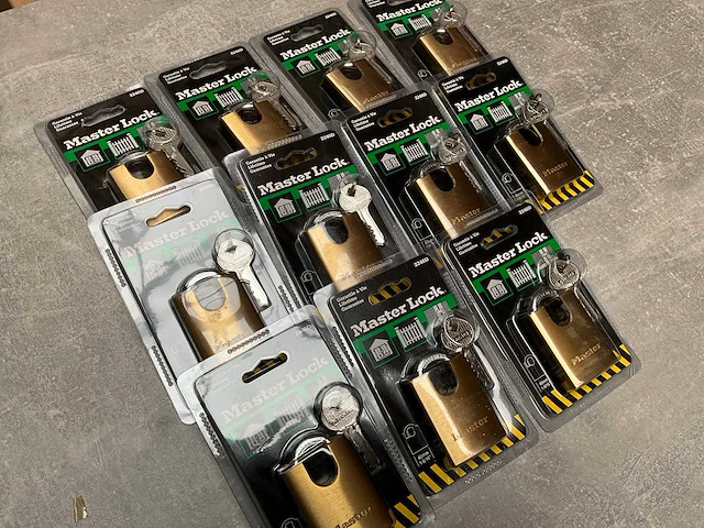 Master lock hangslot geschikt voor hokken, poorten en kasten (11x) - afbeelding 3 van  4