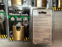 Master lock hangslot geschikt voor hokken, poorten en kasten (11x) - afbeelding 4 van  4