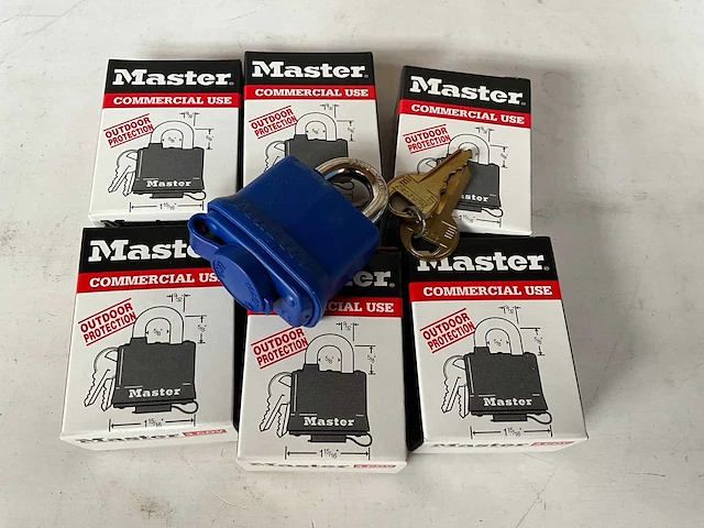 Master lock outdoor protection hangslot blauw (6x) - afbeelding 1 van  3