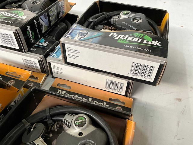 Master lock python lok fietsslot 1,8 m x 10 mm (7x) - afbeelding 3 van  4