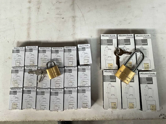 Master lock v line diverse hangsloten (24x) - afbeelding 1 van  5