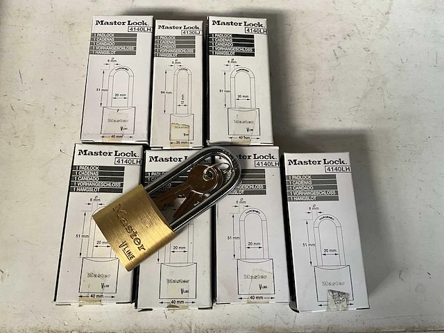 Master lock v line diverse hangsloten (7x) - afbeelding 1 van  3