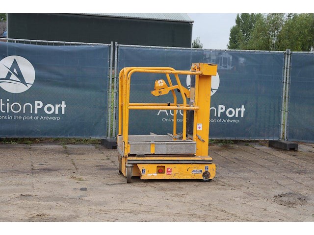 Masthoogwerker power tower nano sp elektrisch 4.5m 2011 - afbeelding 1 van  1