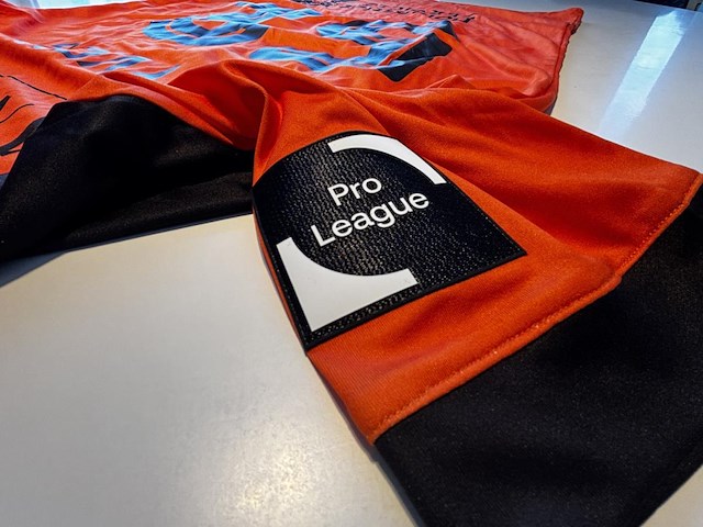 Matchworn shirt " schrijvers" deinze 2023-2024 - afbeelding 3 van  3