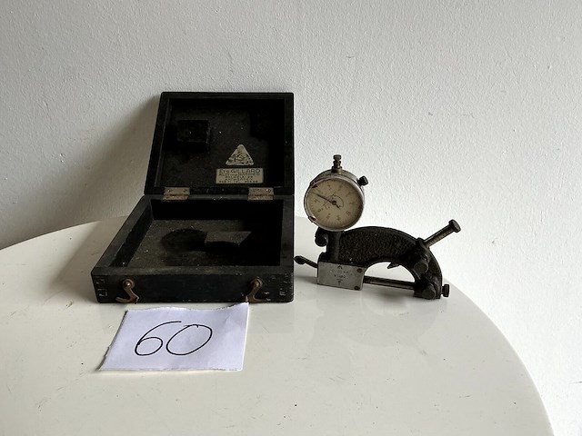 Materiaal: oude diktemeter 1 oude diktemeter in originele doos - afbeelding 2 van  2