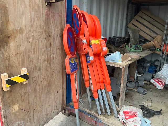 Materiaalcontainer met inhoud - afbeelding 5 van  6