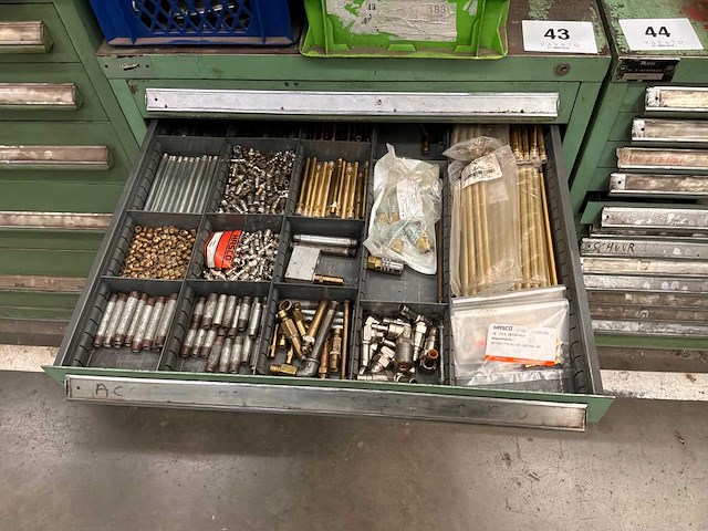 Materiaalkast met inhoud - afbeelding 2 van  6