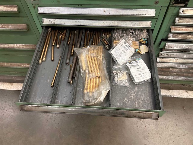 Materiaalkast met inhoud - afbeelding 3 van  6