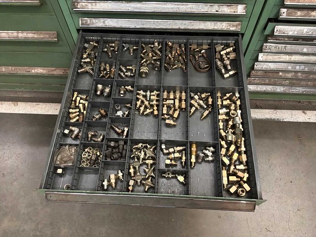 Materiaalkast met inhoud - afbeelding 5 van  6
