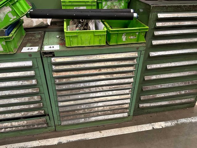 Materiaalkast met inhoud - afbeelding 1 van  7