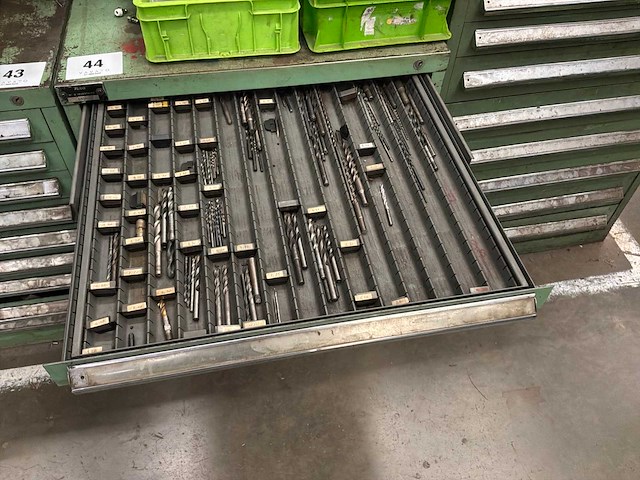 Materiaalkast met inhoud - afbeelding 2 van  7