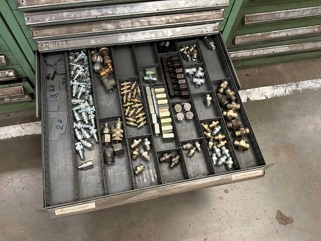 Materiaalkast met inhoud - afbeelding 6 van  7