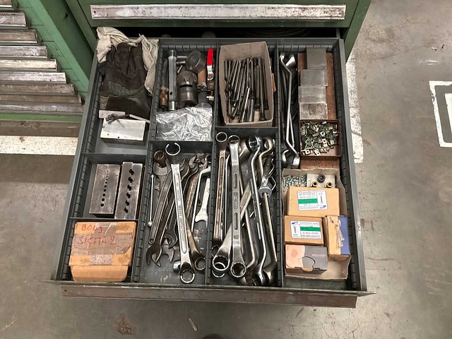Materiaalkast met inhoud - afbeelding 8 van  8
