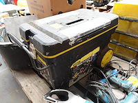 Materiaalkoffer stanley met divers werkmateriaal, mortelkuip met toebehoren en schuursponsen - afbeelding 3 van  8