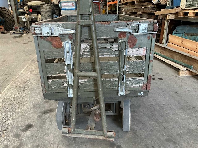 Materiaalwagen 4x4 overige legeruitrusting - afbeelding 1 van  3