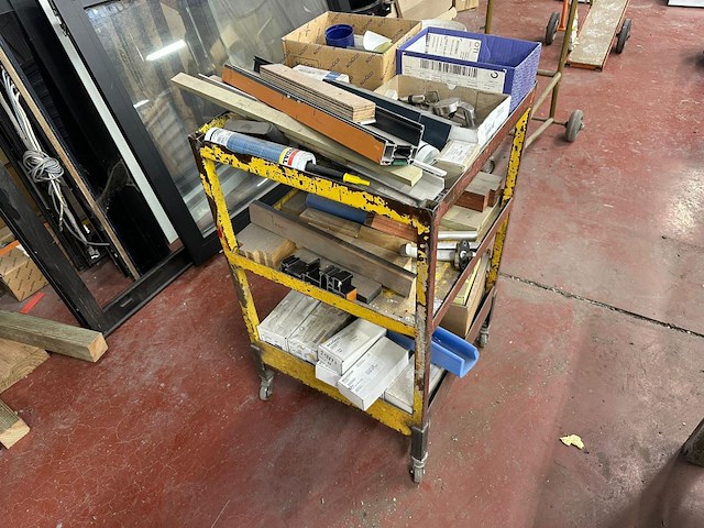 Materialenkar met inhoud - afbeelding 1 van  1