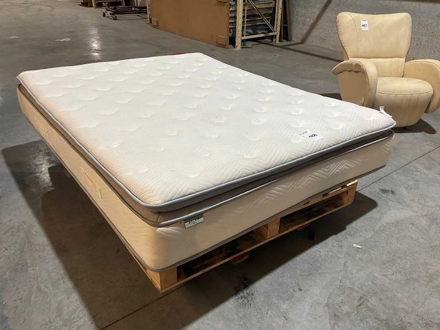 Matras - afbeelding 1 van  4