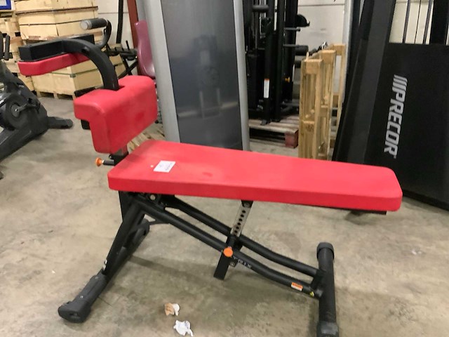 Matrix abdominal crunch bench krachtstation - afbeelding 1 van  2